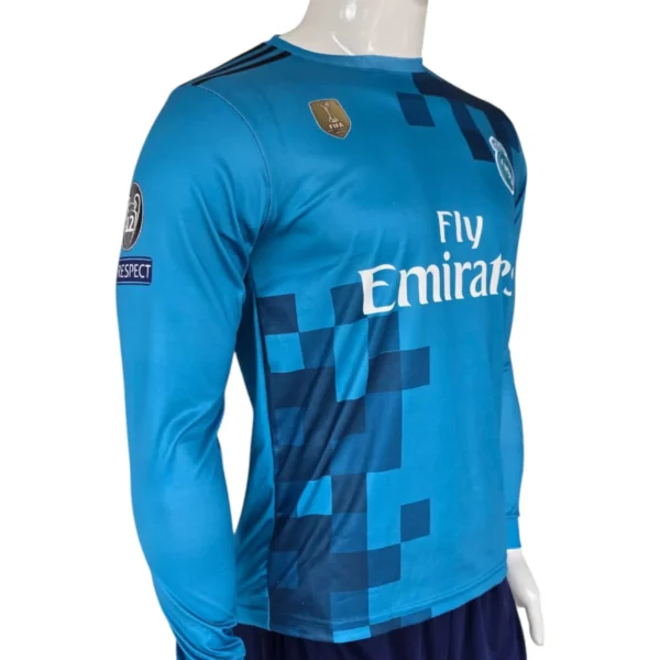 Real Madrid 2017-18 Ronaldo #7 Retro Jersey side view