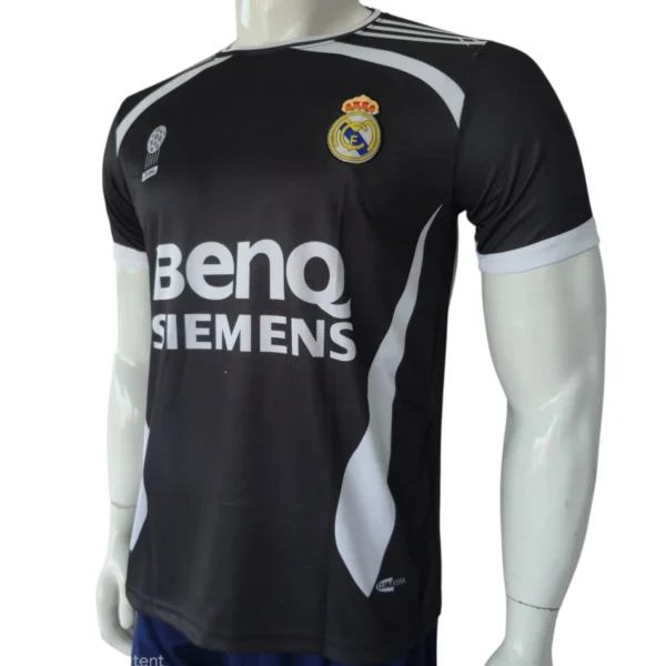 Real Madrid 2006/07 Away Retro Jersey side view