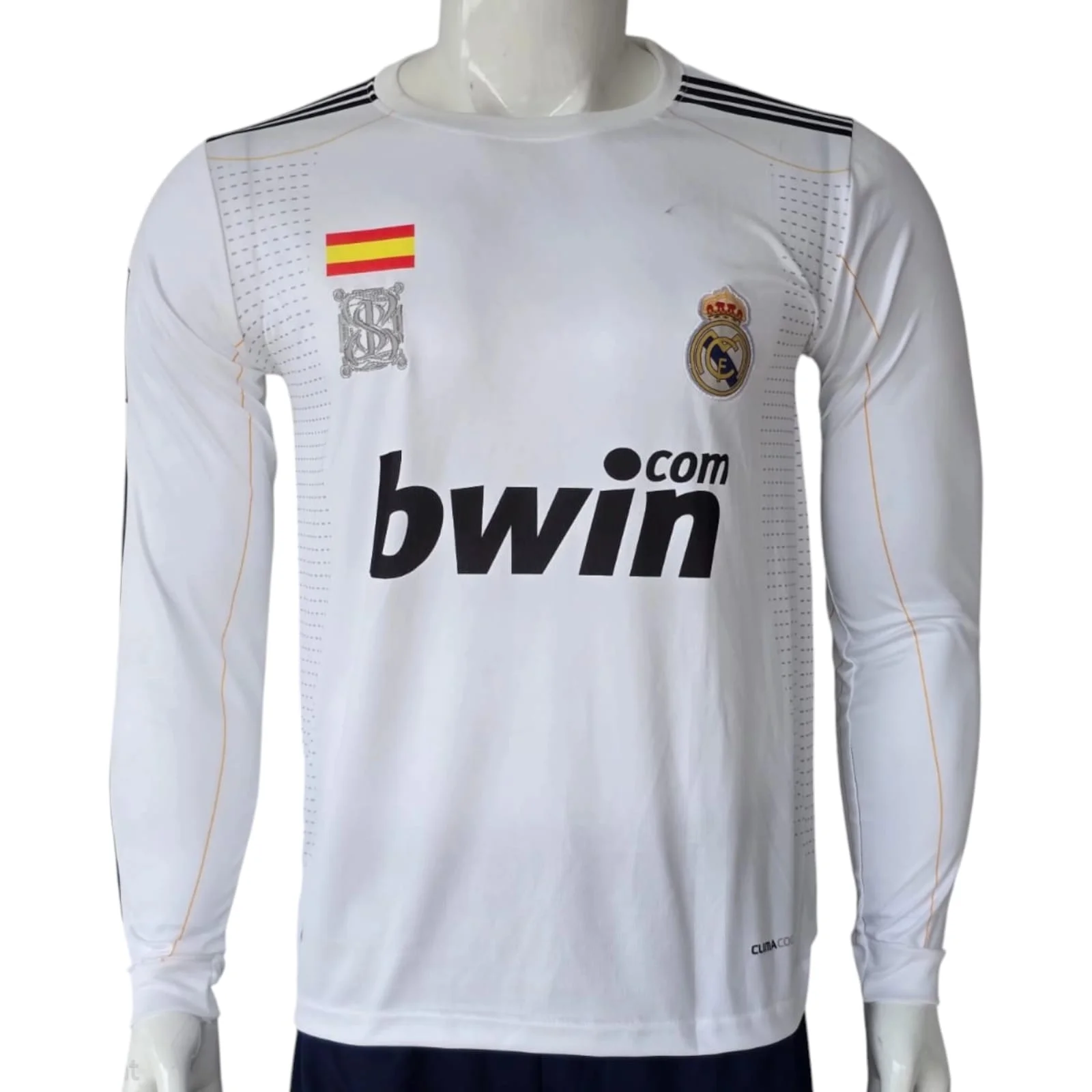 WhatsApp Image 2026-09-30 at 11.52.37 AM Real Madrid 2009-10 Retro Home Long Sleeve Jersey – Bwin Sponsor Edition - Image 1