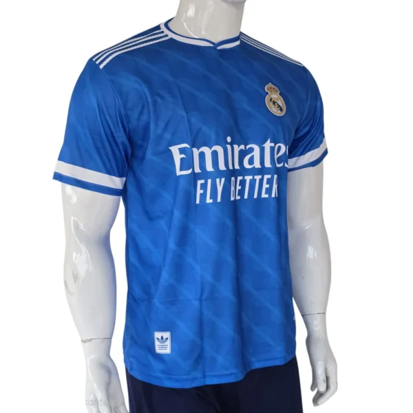 Real Madrid #5 Bellingam Blue Jersey side view