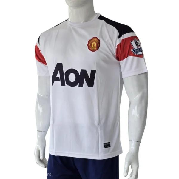 Manchester United 2010/11 Retro Jersey side view